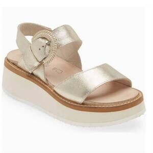 NEW YALEET women's crepe platform sandal in metallic gold